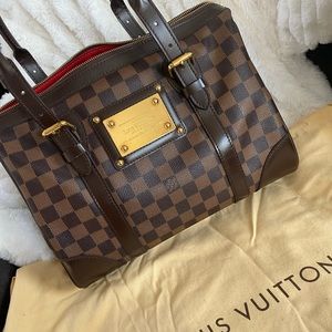 - Discontinued💥 Louis Vuitton Damier Ebene Berkeley Bag. RARE FIND